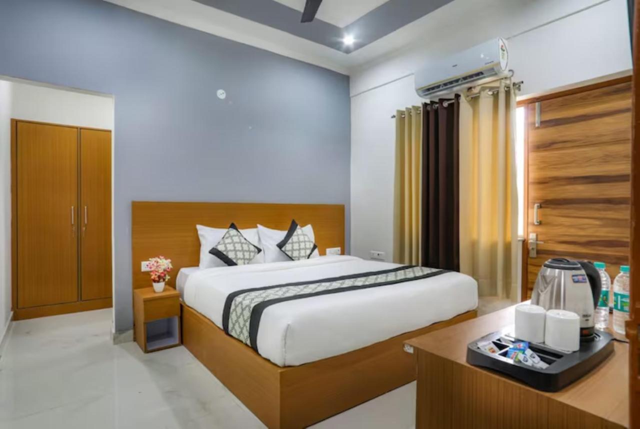 Hotel The Castle Blue Greater Noida Exterior foto