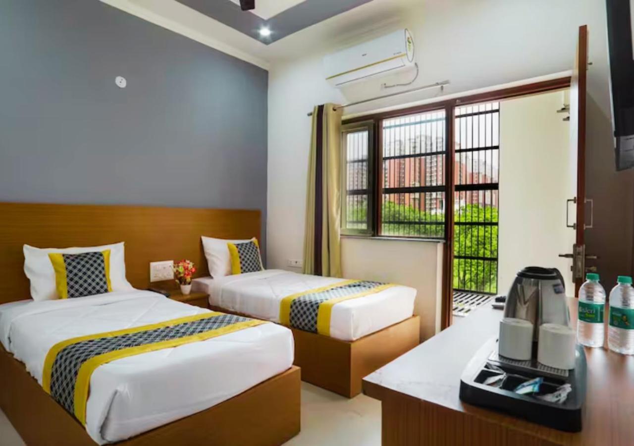Hotel The Castle Blue Greater Noida Exterior foto